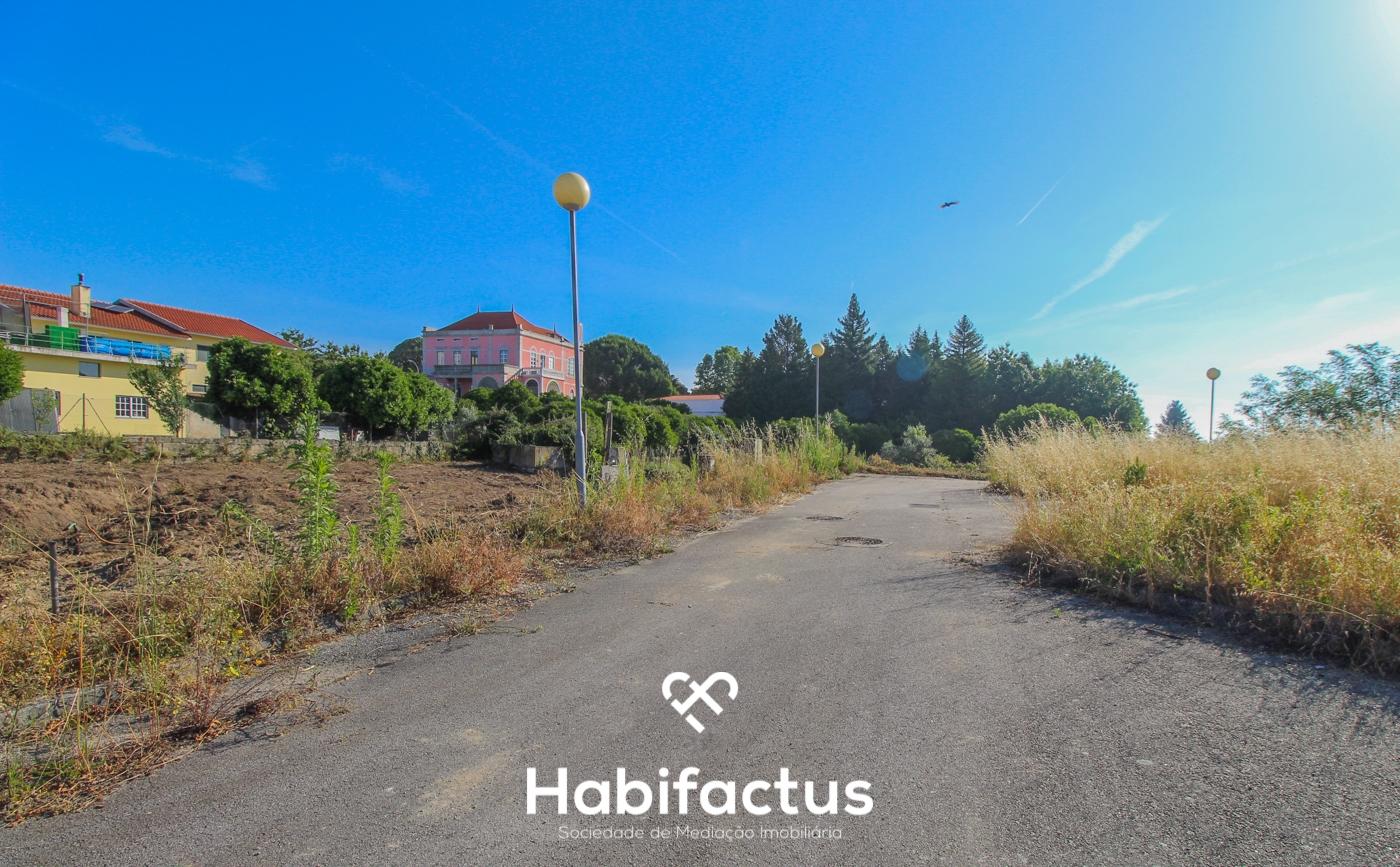 Lote para construção de moradia de ponta - Nelas