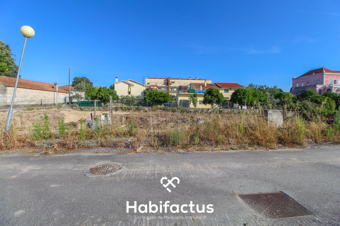 Lote para construção de moradia de ponta - Nelas