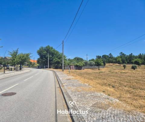 Terreno para venda em Viseu.