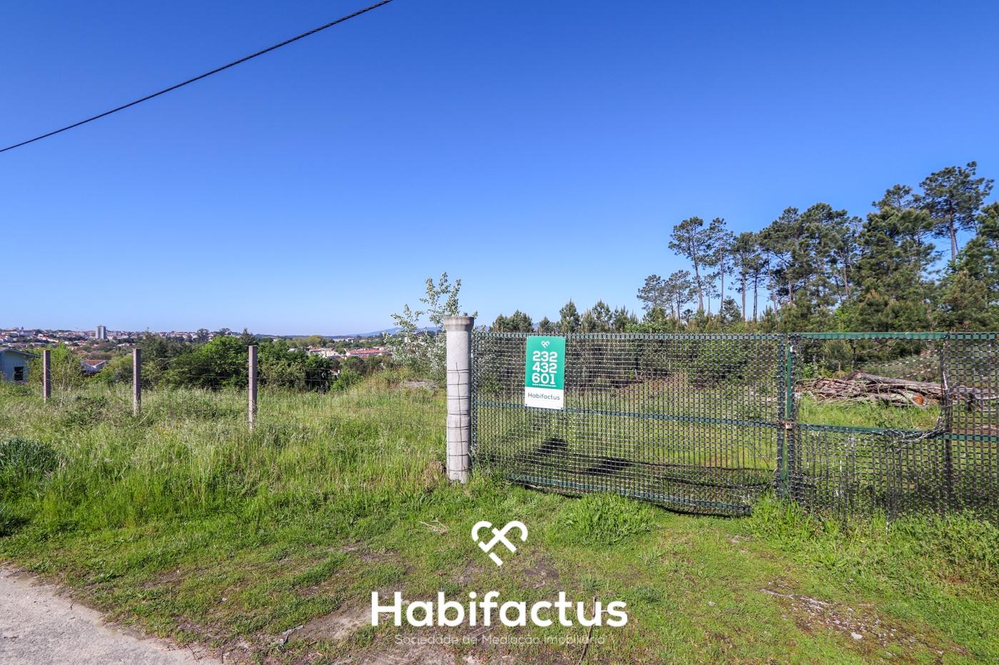 Terreno rústico com uma área de 9.587 m2 para construção em Viseu.