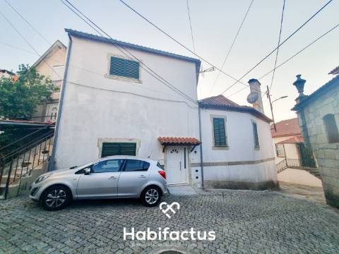 Prédio á venda com 3 apartamentos em Paranhos da Beira - Seia - Guarda.
