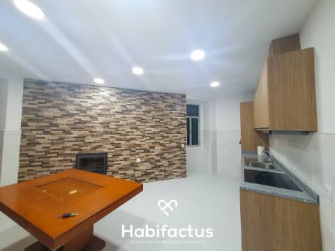 Prédio á venda com 3 apartamentos em Paranhos da Beira - Seia - Guarda.