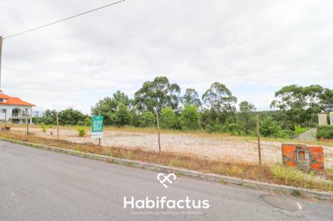 Lote de terreno 800m2 em Santiago de Besteiros, Tondela