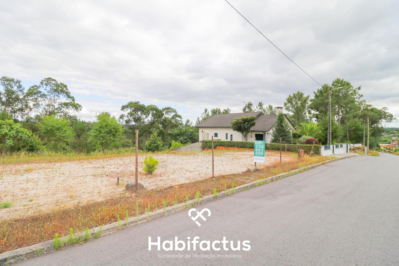 Lote de terreno 800m2 em Santiago de Besteiros, Tondela