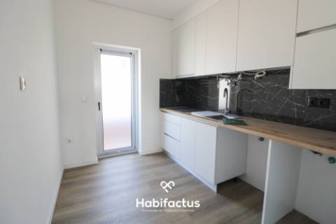 Apartamento T2 remodelado para venda em Viseu