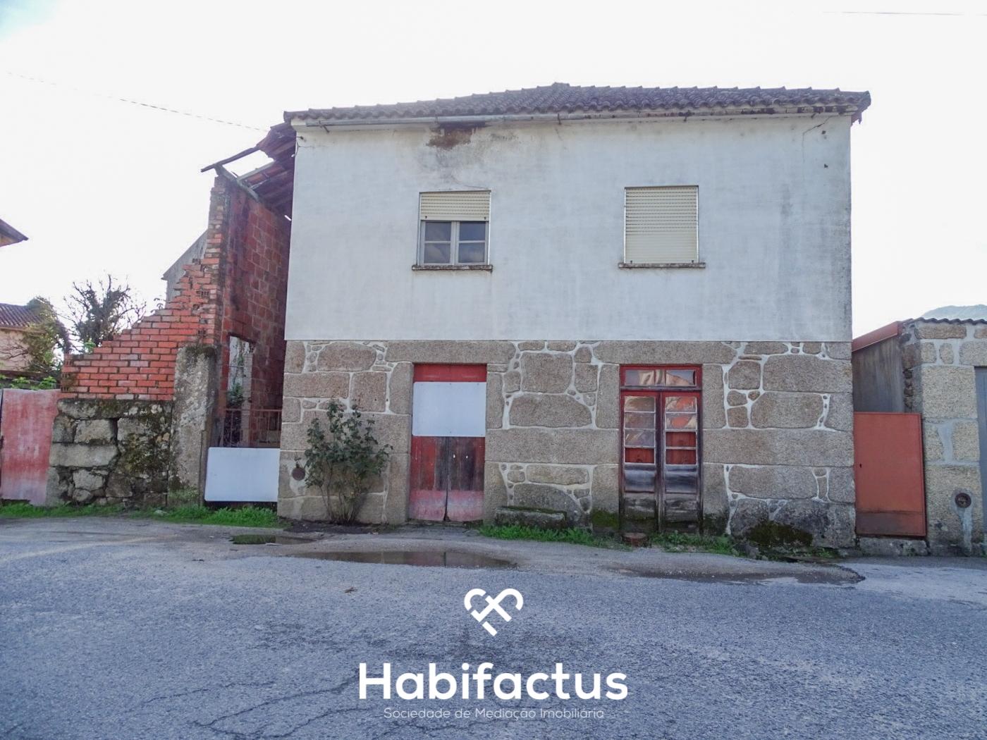 Moradia T3 para Remodelar – Campo de Besteiros, Tondela
