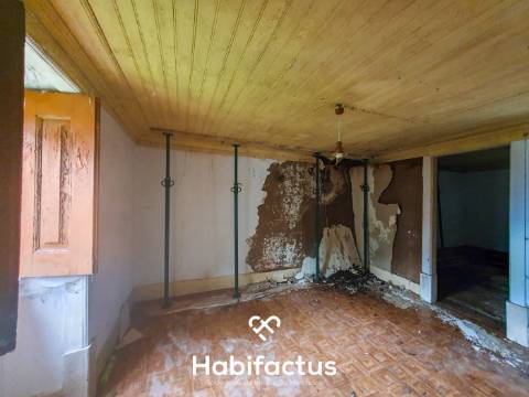 Moradia à venda para remodelar na Zona Histórica de Seia - Guarda.