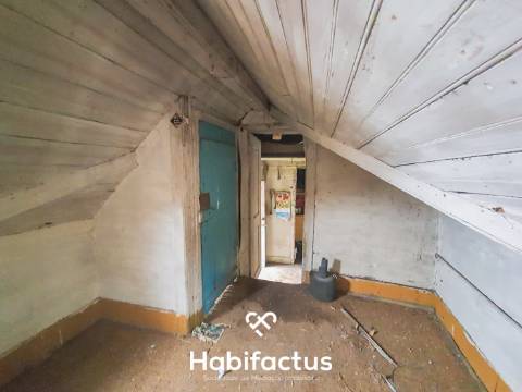 Moradia à venda para remodelar na Zona Histórica de Seia - Guarda.