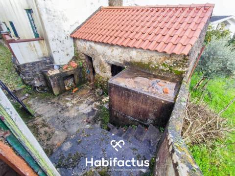 Moradia T3 para reconstrução com logradouro à 5 minutos da cidade de Mangualde  - Viseu