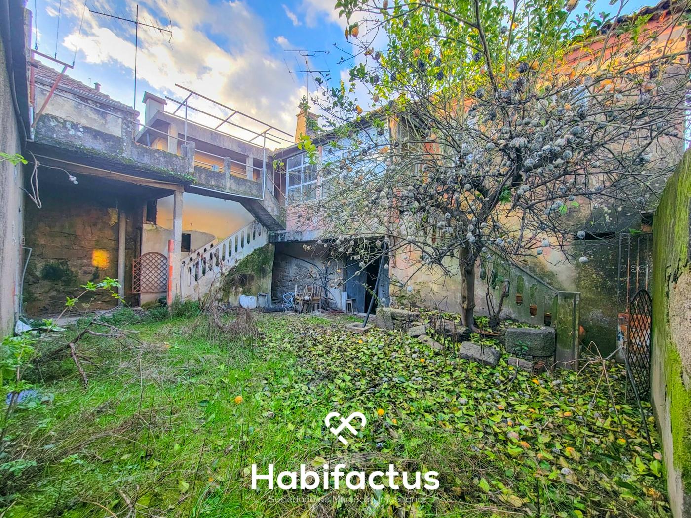 Moradia Isolada T6 para Reconstrução, com Jardim interior privado e Terraço, &#x
<!DOCTYPE html>
<html lang=