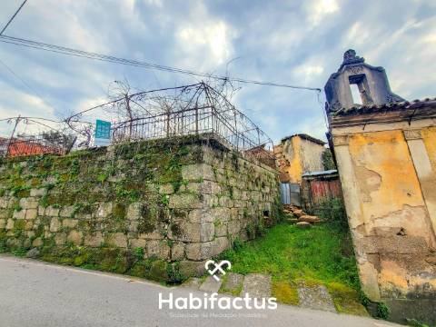 Moradia Isolada T3 Senhorial - Para Reconstrução á venda em Beijós - Carregal do Sal
