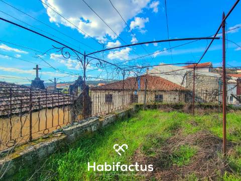 Moradia Isolada T3 Senhorial - Para Reconstrução á venda em Beijós - Carregal do Sal