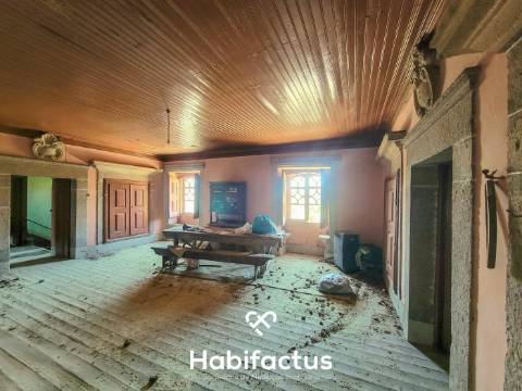 Moradia Isolada T3 Senhorial - Para Reconstrução á venda em Beijós - Carregal do Sal