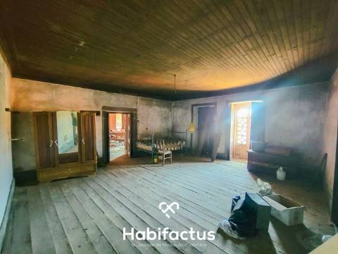 Moradia Isolada T3 Senhorial - Para Reconstrução á venda em Beijós - Carregal do Sal