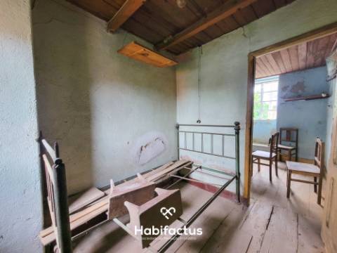 Moradia à venda T3 para reconstrução, freguesia e conselho Seia, Distrito da Guarda.