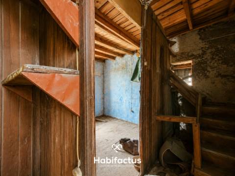 Moradia T2 de Pedra à venda para Restaurar em Cabanas do Viriato -  Carregal do Sal - Viseu.