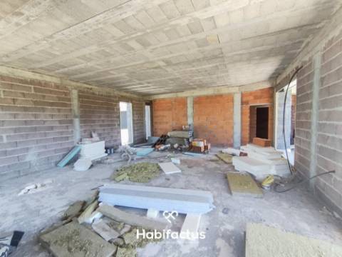 Moradia Isolada T3 com 1800 m² de Terreno em Viseu