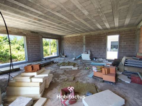 Moradia Isolada T3 com 1800 m² de Terreno em Viseu