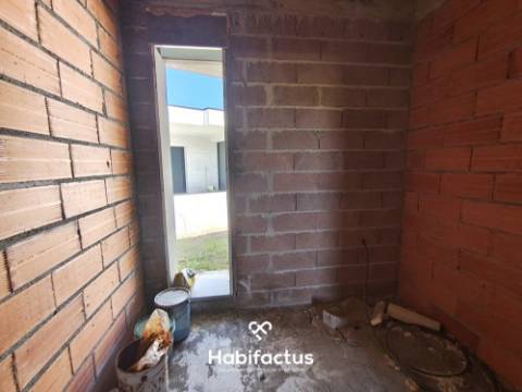 Moradia Isolada T3 com 1800 m² de Terreno em Viseu