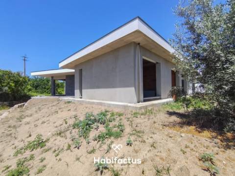 Moradia Isolada T3 com 1800 m² de Terreno em Viseu