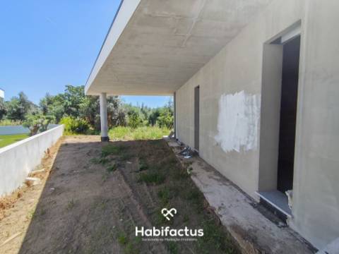 Moradia Isolada T3 com 1800 m² de Terreno em Viseu