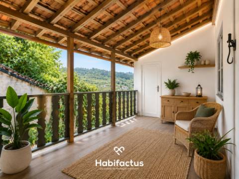 Moradia Isolada T2, para Reconstrução, c/ Varanda e 2 Terrenos á Venda em Beijós - Carregal do Sal