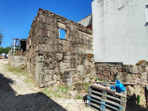 Oportunidade Única: Ruína em Pedra T3 com Anexo – Casal de Travancina