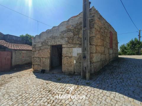 Oportunidade Única: Ruína em Pedra T3 com Anexo – Casal de Travancina