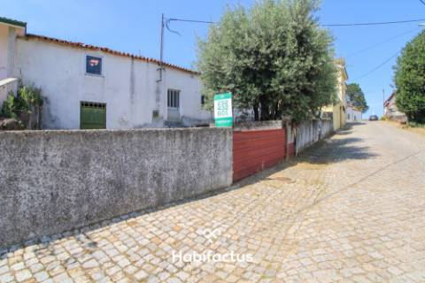 Moradia  T2 para reconstrução em Viseu
