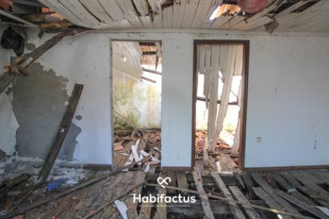 Moradia  T2 para reconstrução em Viseu