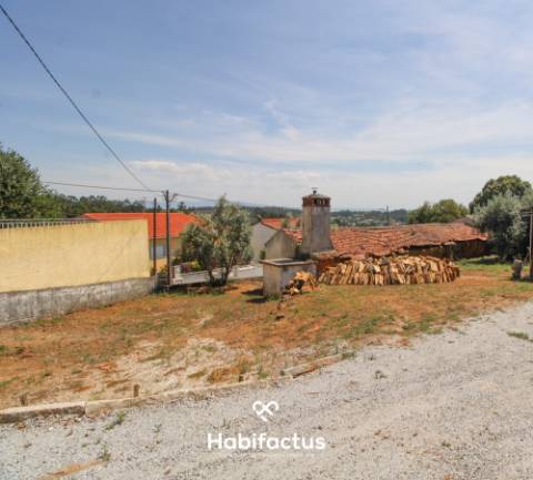 Moradia  T2 para reconstrução em Viseu