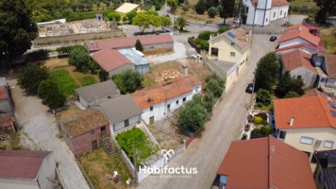 Moradia  T2 para reconstrução em Viseu