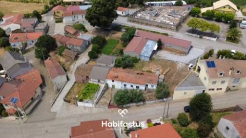 Moradia  T2 para reconstrução em Viseu