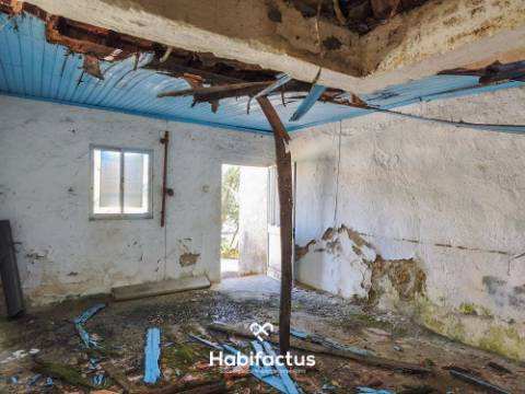 Moradia  T2 para reconstrução em Viseu