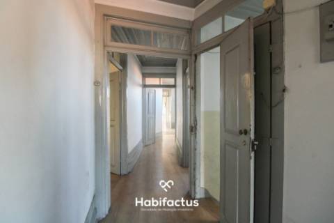 Apartamento T4 na zona histórica - Viseu