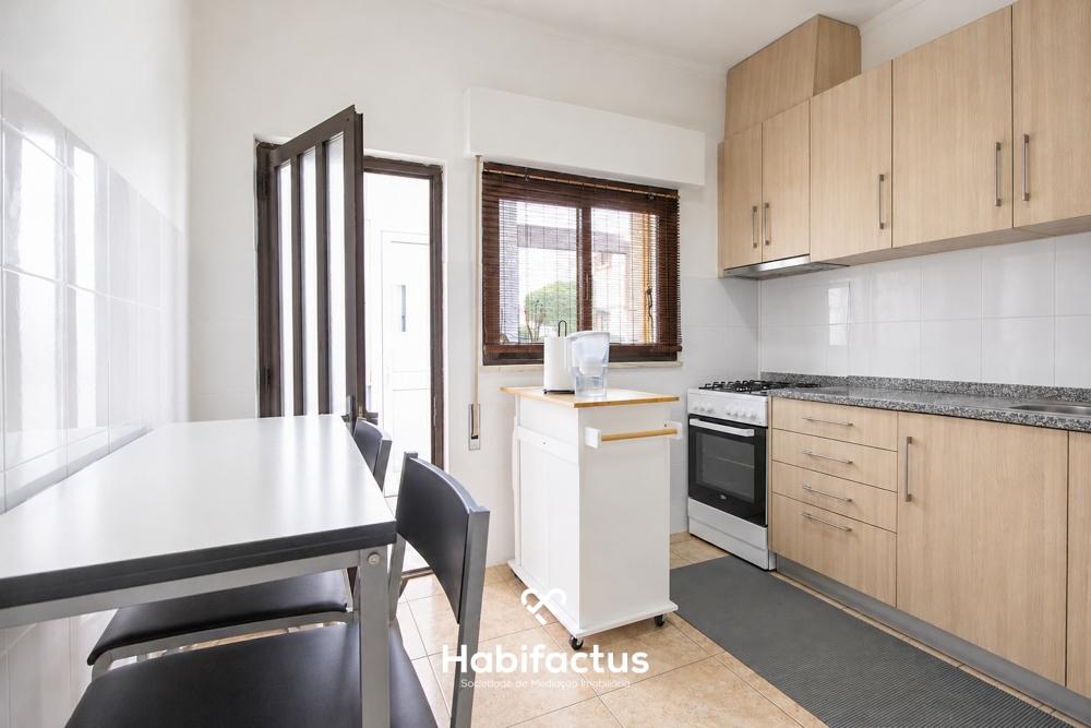 Apartamento T3 com excelente exposição solar - Repeses