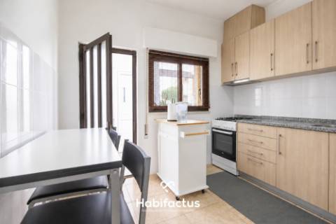 Apartamento T3 com excelente exposição solar - Repeses