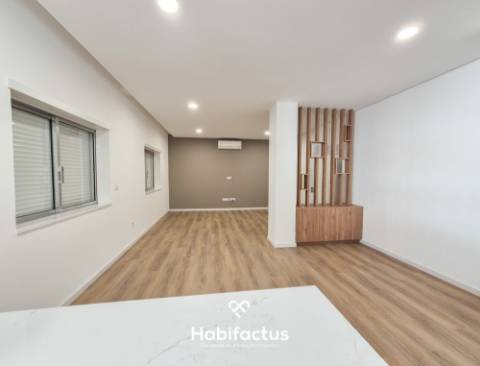 T4 Totalmente Remodelado no Coração de Viseu | Garagem Fechada | Sótão | Acabamentos de Excelência