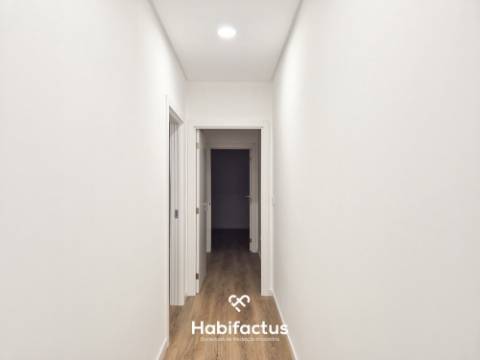 T4 Totalmente Remodelado no Coração de Viseu | Garagem Fechada | Sótão | Acabamentos de Excelência