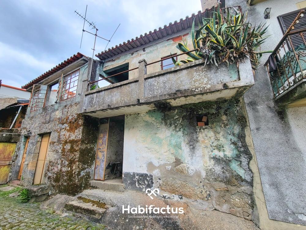 Moradia T3 à venda para reconstrução em Pedreles - Mangualde - Viseu