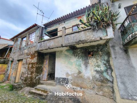 Moradia T3 à venda para reconstrução em Pedreles - Mangualde - Viseu