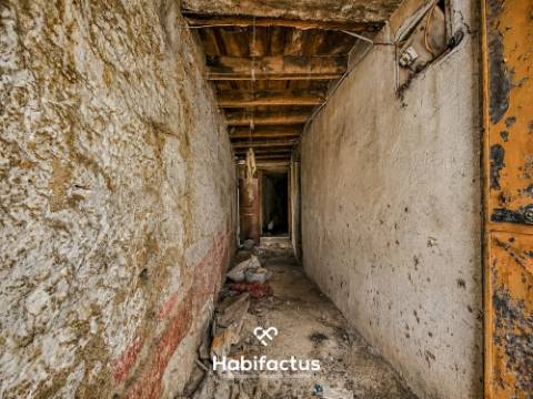 Moradia T3 à venda para reconstrução em Pedreles - Mangualde - Viseu