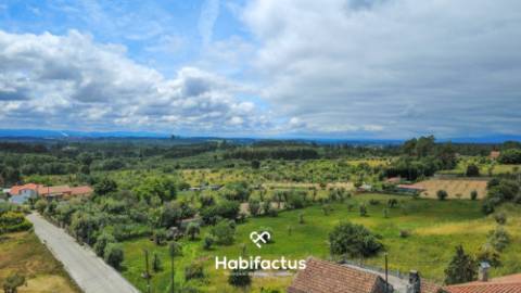 Moradia T3 à venda para reconstrução em Pedreles - Mangualde - Viseu
