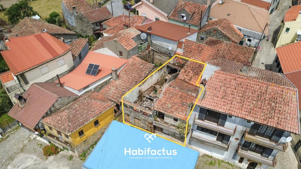 Moradia T3 à venda para reconstrução em Pedreles - Mangualde - Viseu