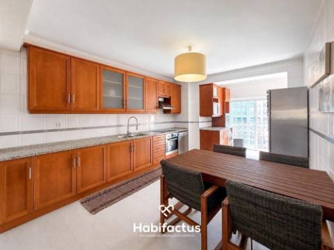 Apartamento Duplex 4 Quartos com Excelentes Áreas e Luz Natural