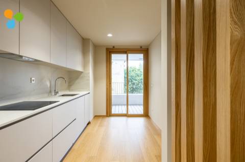 Apartamento T3 novo c/ varanda e 2 lugares de garagem