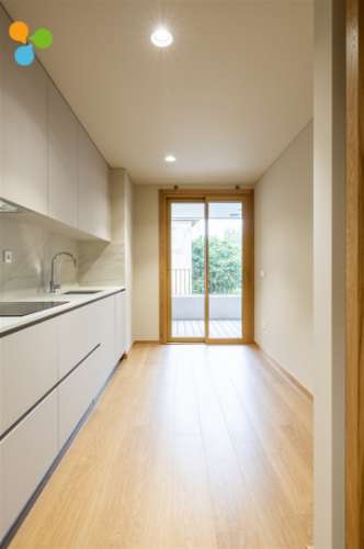 Apartamento T3 novo c/ varanda e 2 lugares de garagem