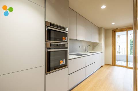 Apartamento T3 novo c/ varanda e 2 lugares de garagem