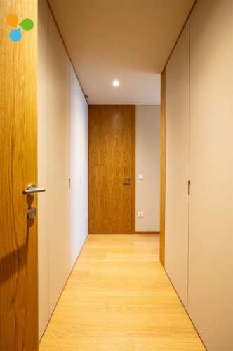 Apartamento T3 novo c/ varanda e 2 lugares de garagem