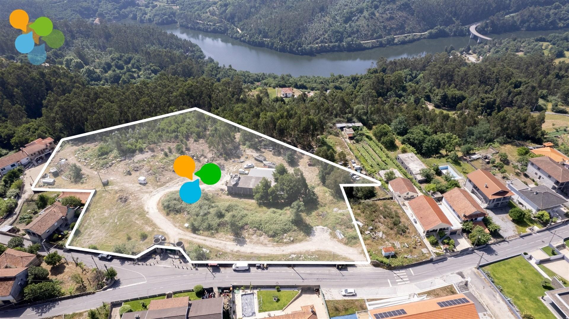 Terreno com 11.500 m² e Elevado Potencial de Construção junto ao rio Tâmega, em Abragão - Penafiel